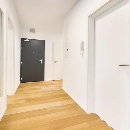 Apartment Modern 4-room With Office In A Quiet Area Zelezna