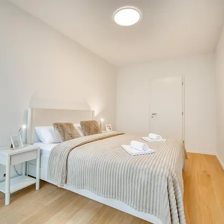 Modern 4-room With Office In A Quiet Area * Zelezna