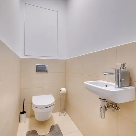 Modern 4-room With Office In A Quiet Area