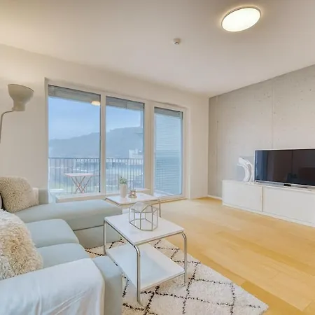 Modern 4-room With Office In A Quiet Area *