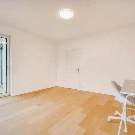 Modern 4-room With Office In A Quiet Area * Zelezna